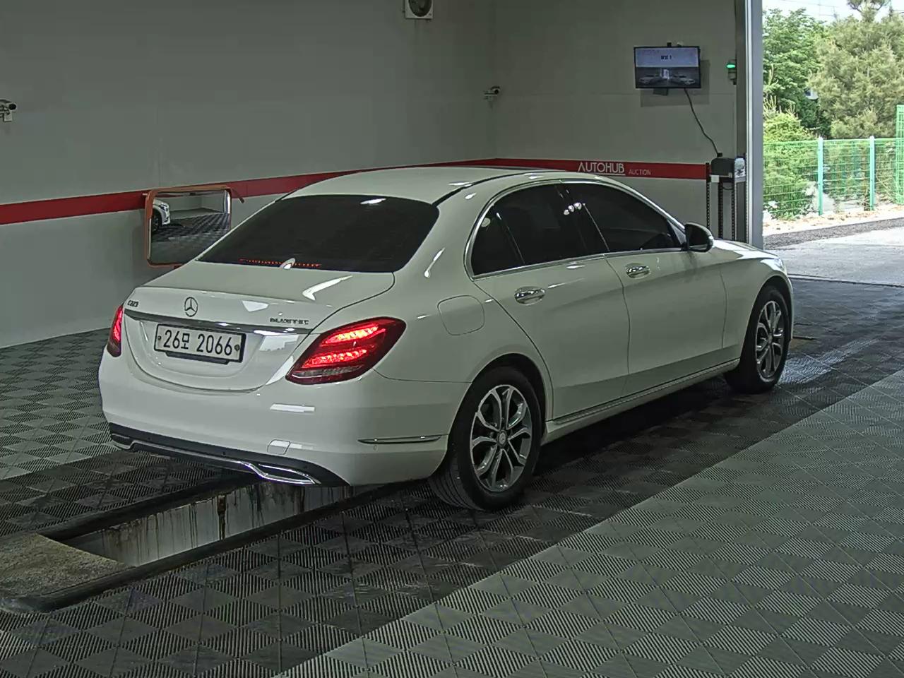 Mercedes-Benz C-Class - 4