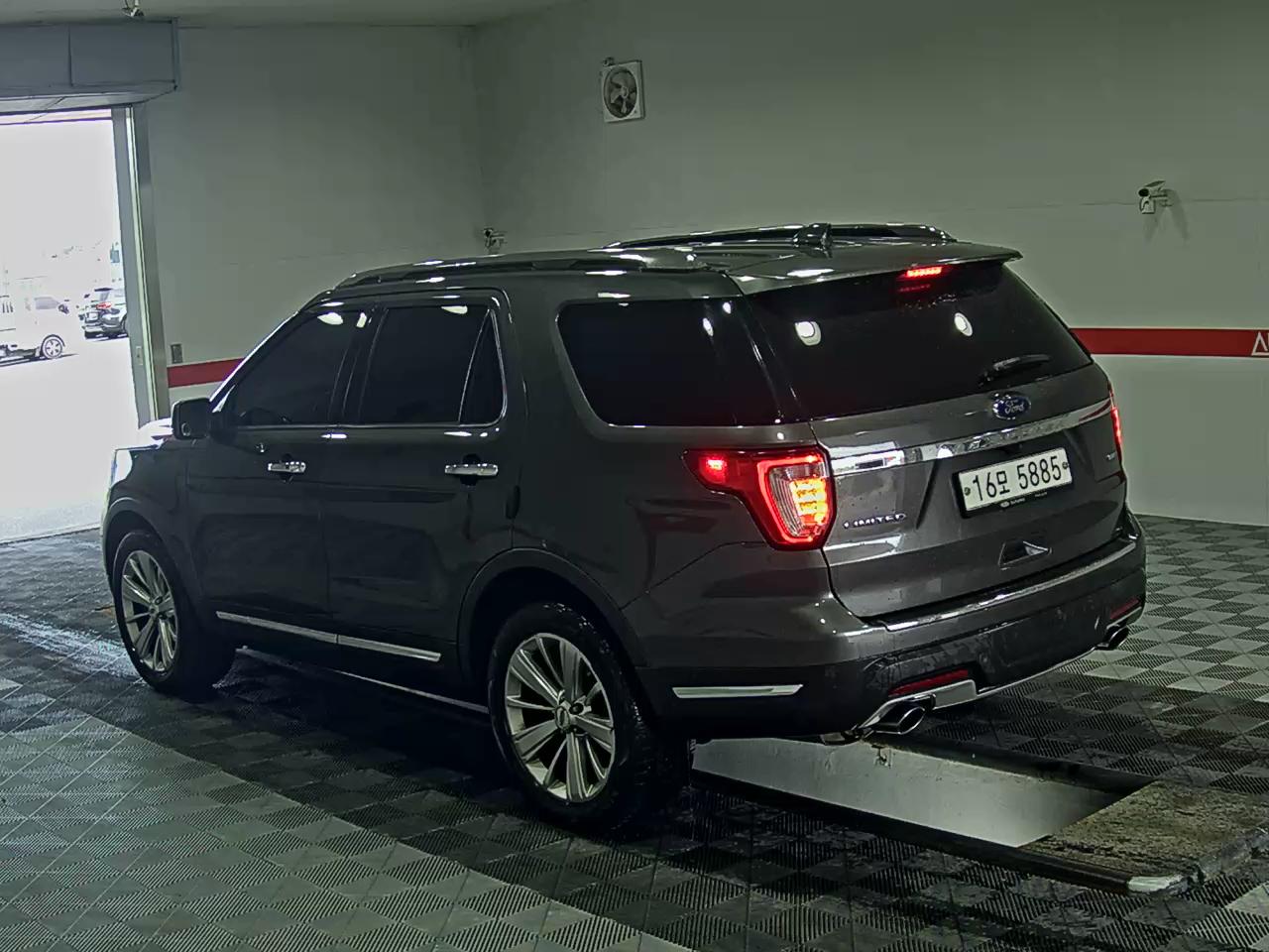 2018 - ford explorer