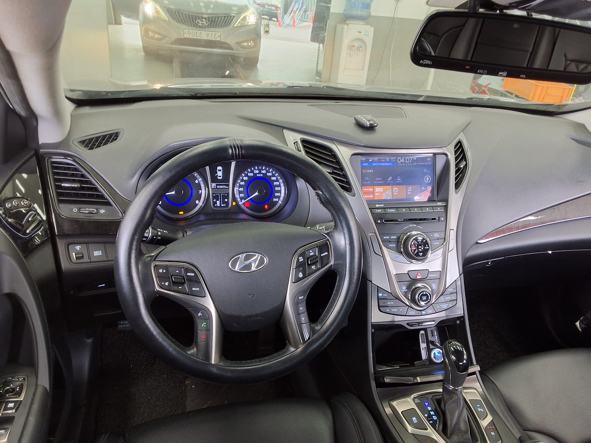 Hyundai Grandeur - 11