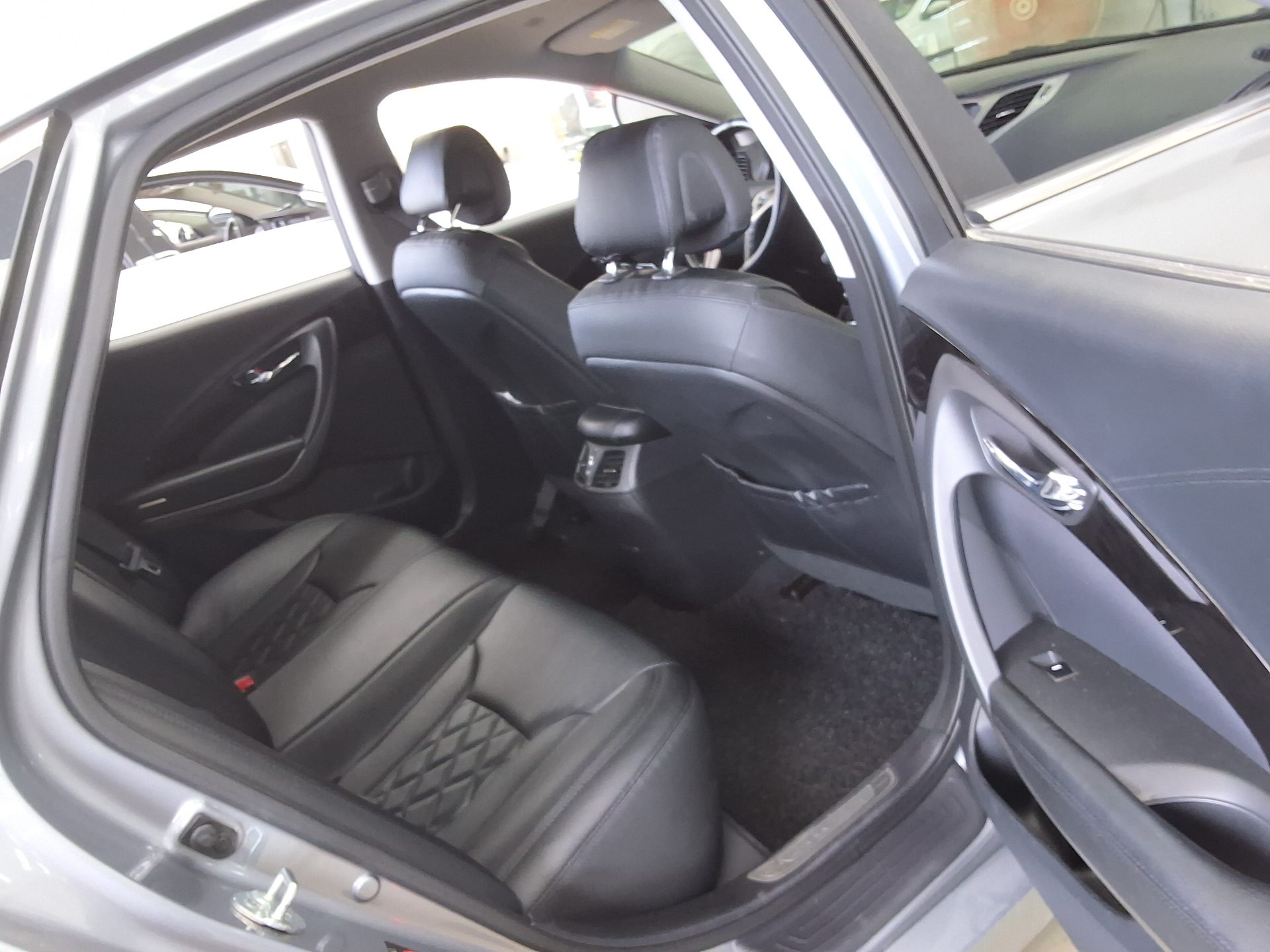 Hyundai Grandeur - 13
