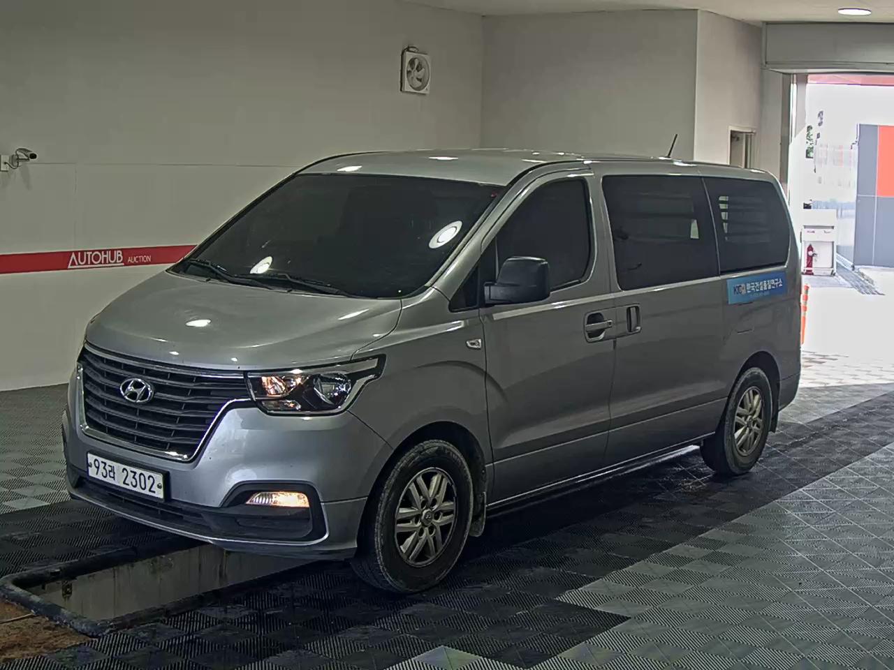 HYUNDAI GRAND STAREX