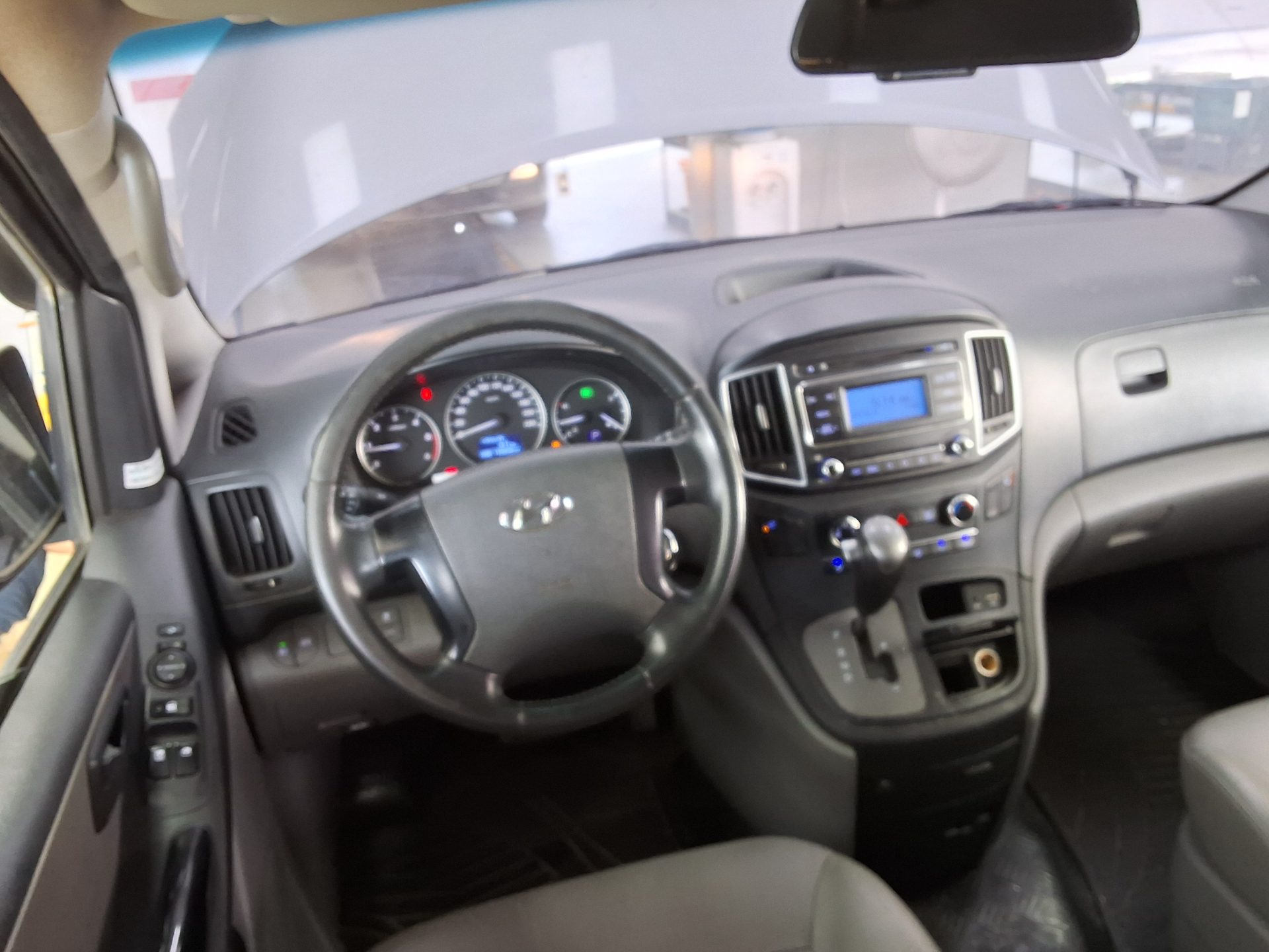 2019 - hyundai grand starex