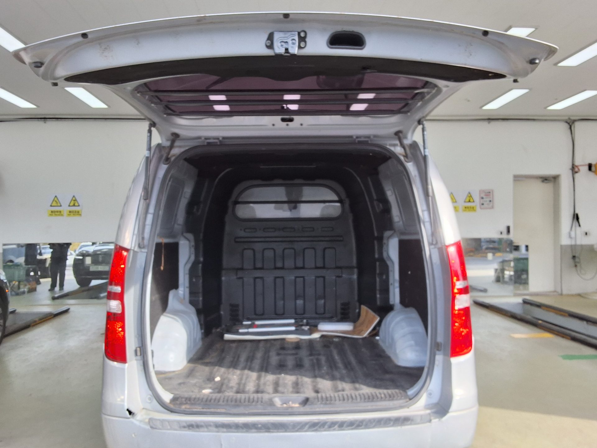 2019 - hyundai grand starex