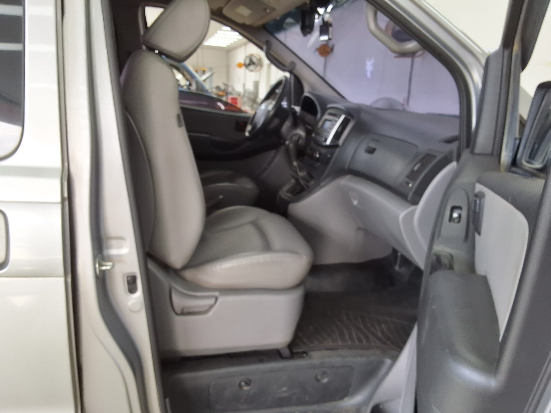2019 - hyundai grand starex