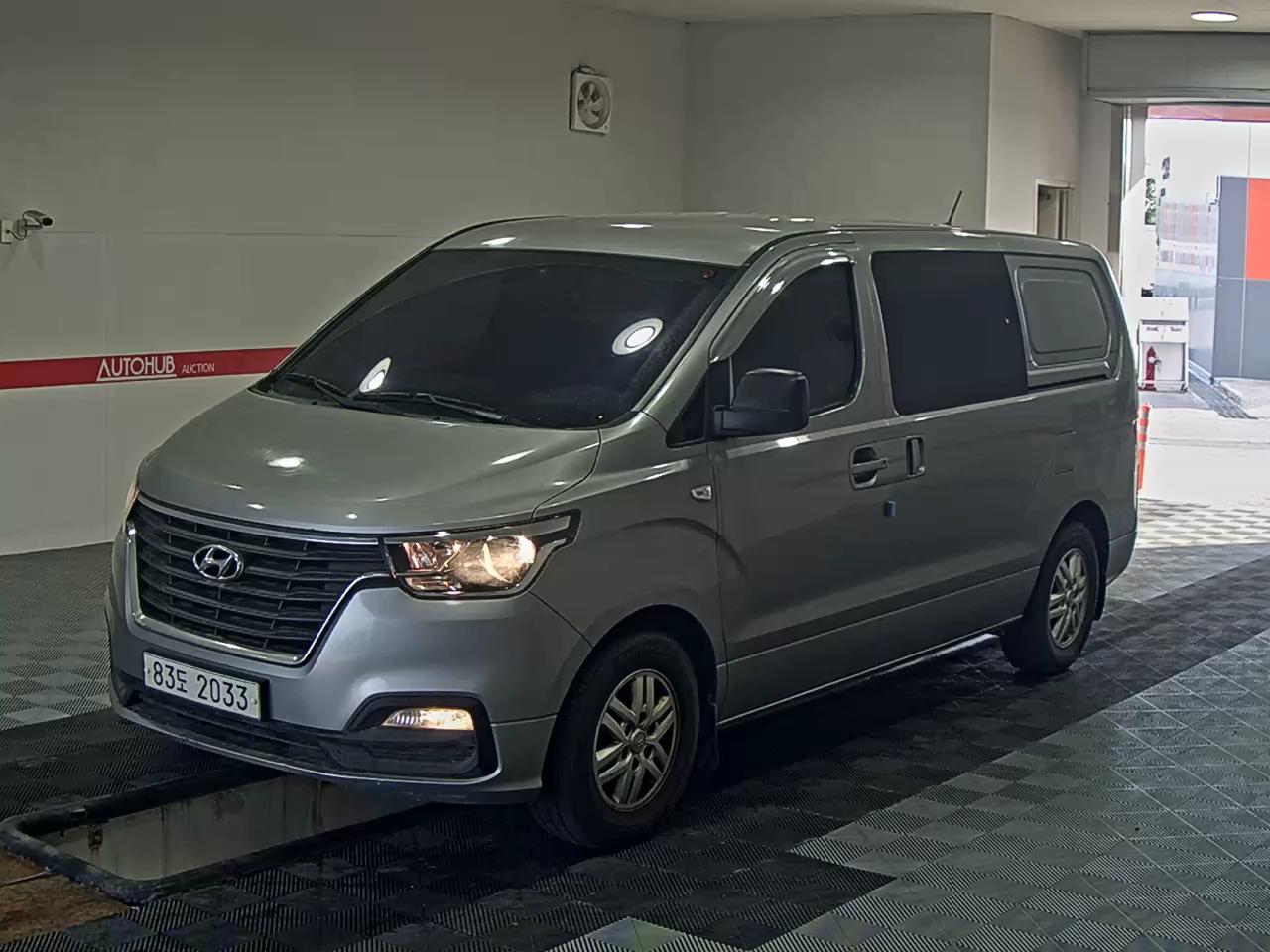 HYUNDAI GRAND STAREX
