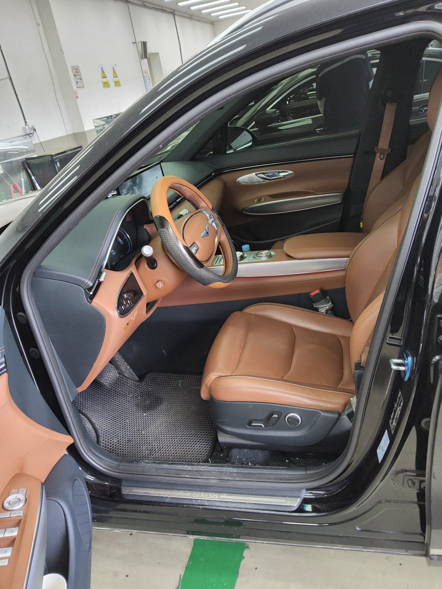 2022 - genesis gv70