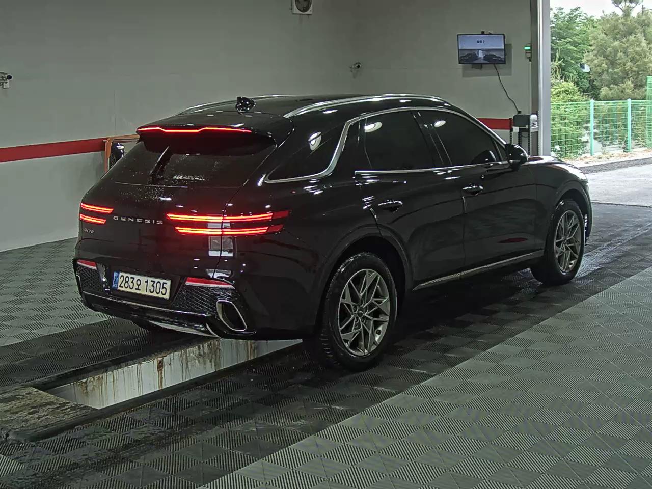 2022 - genesis gv70