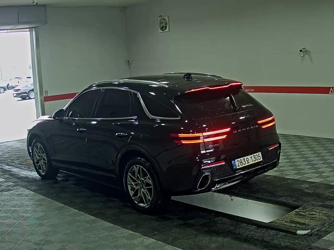 2022 - genesis gv70