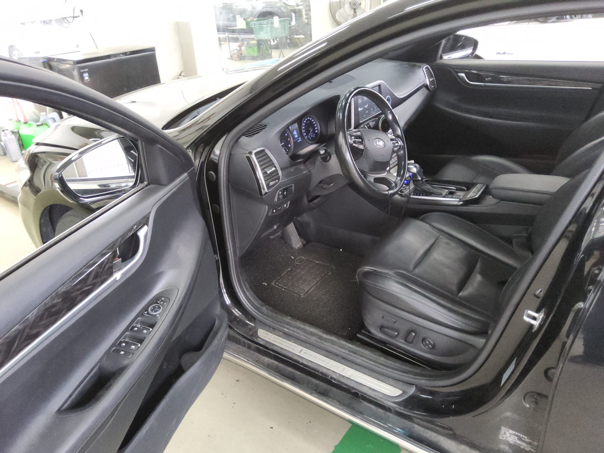 2018 - hyundai grandeur