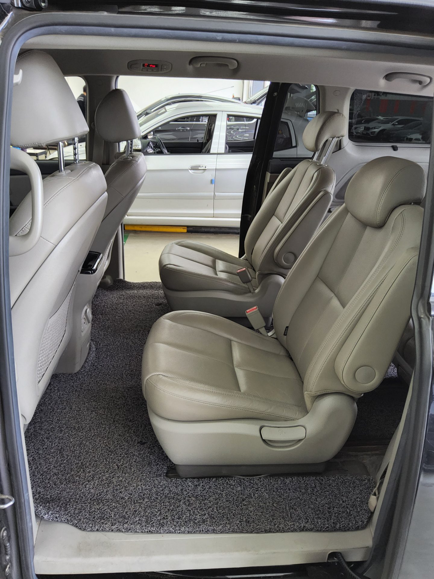 2019 - kia carnival