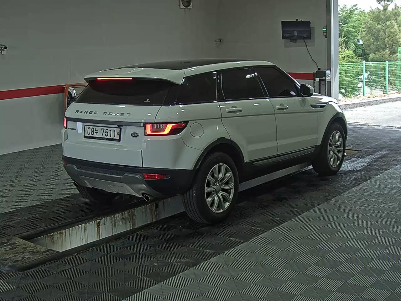 2017 - land rover range rover