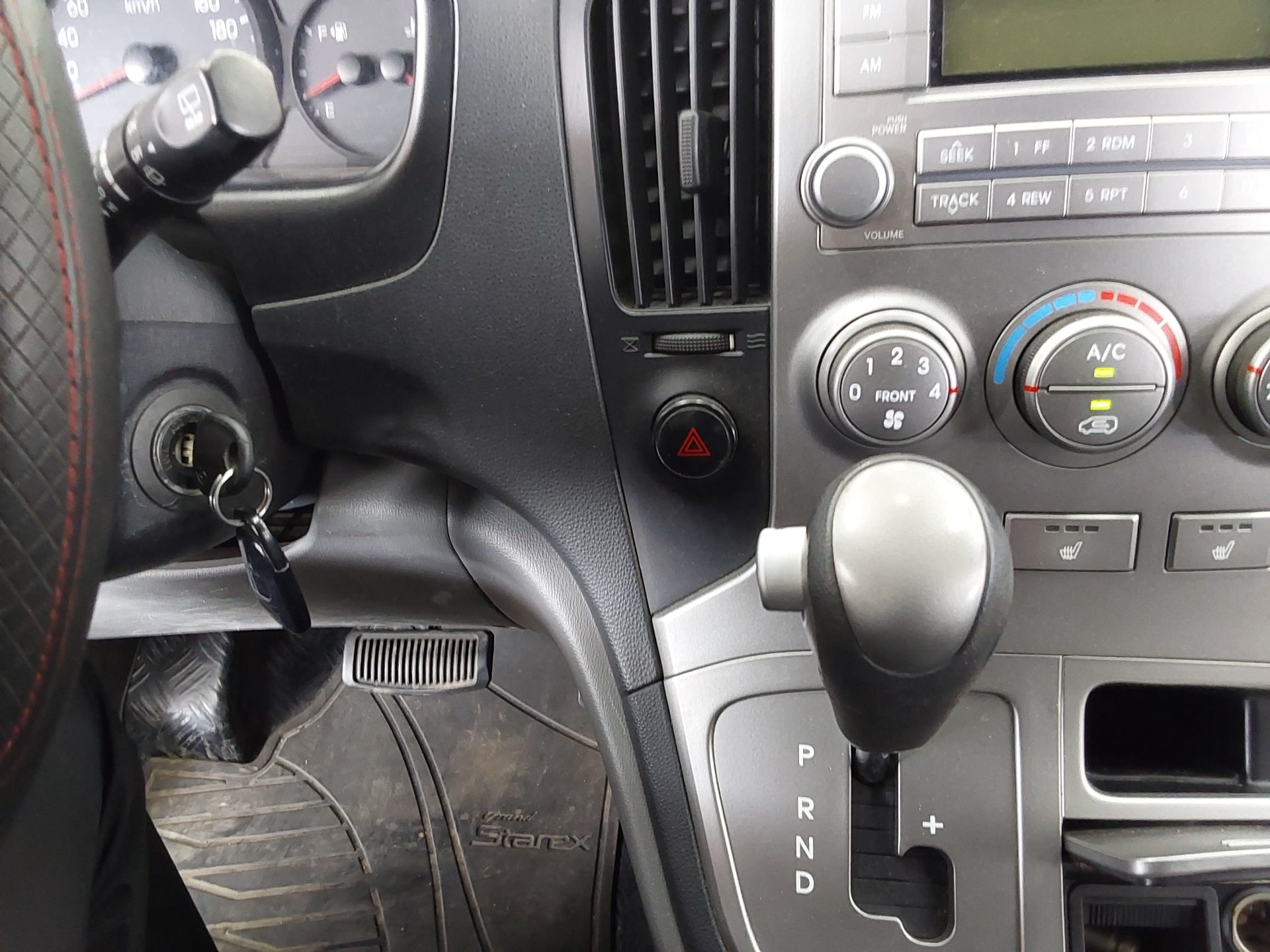 2015 - hyundai grand starex