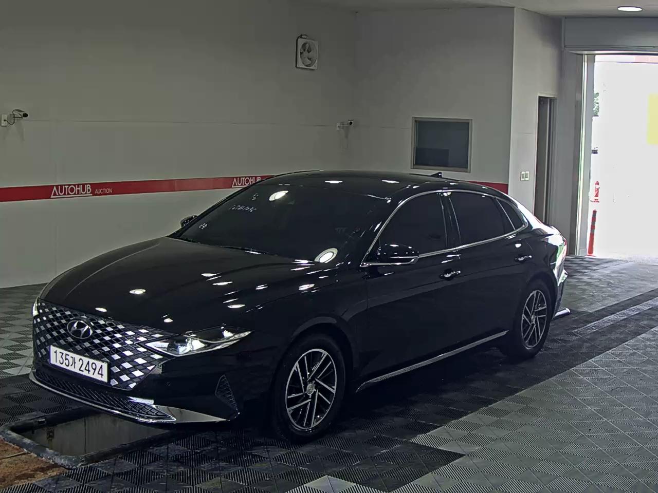 HYUNDAI GRANDEUR LPi RENTAL CAR