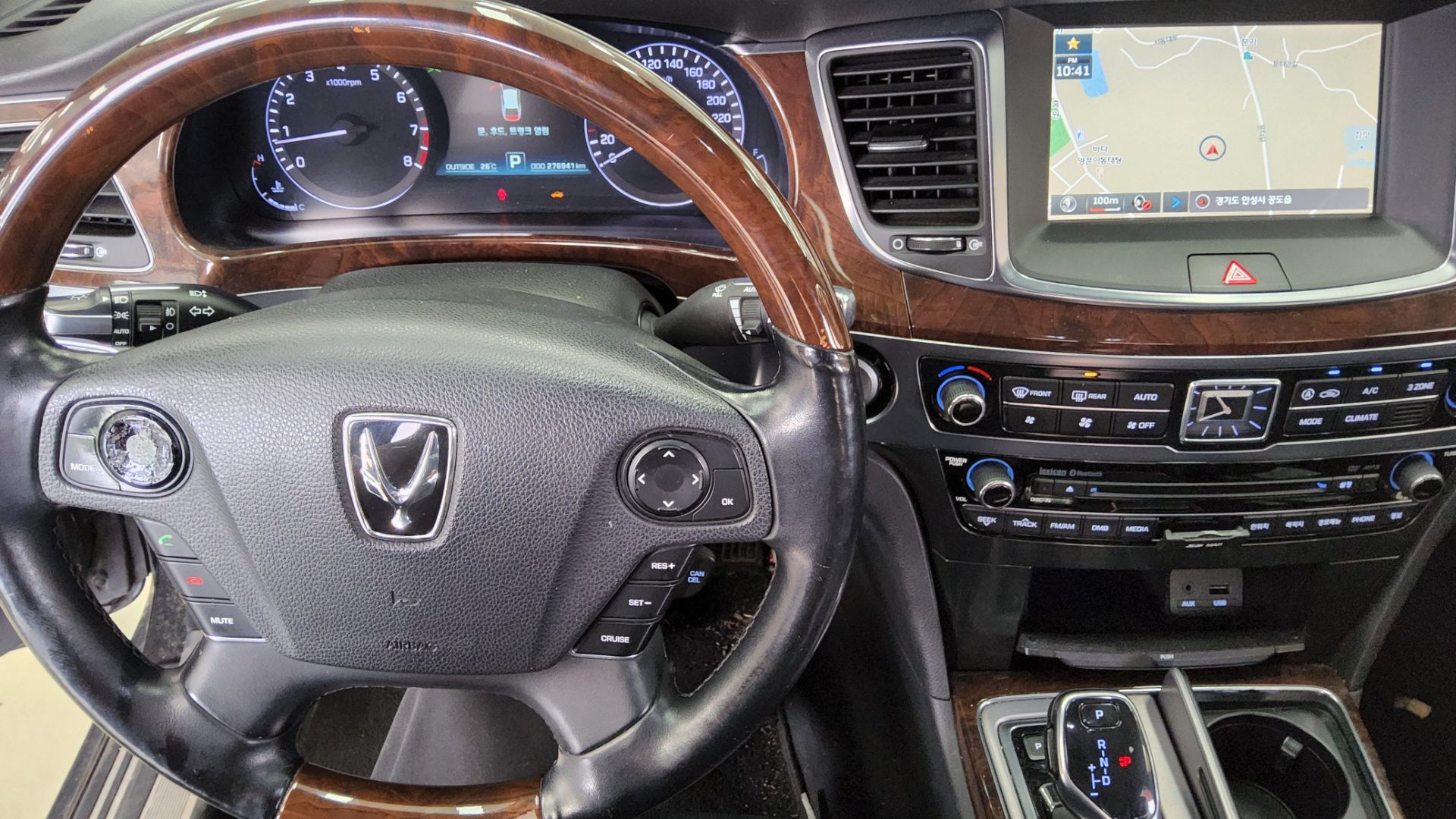 2013 - hyundai equus