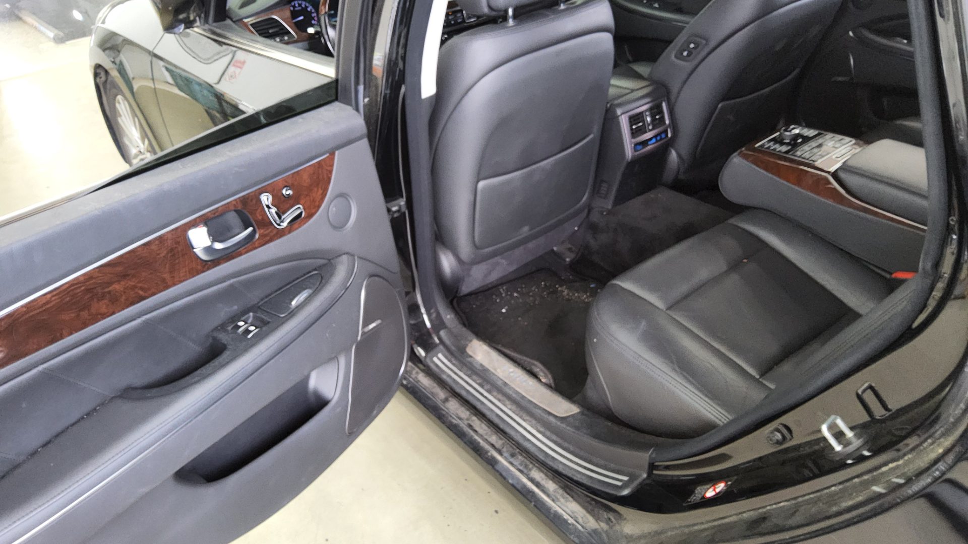 2013 - hyundai equus