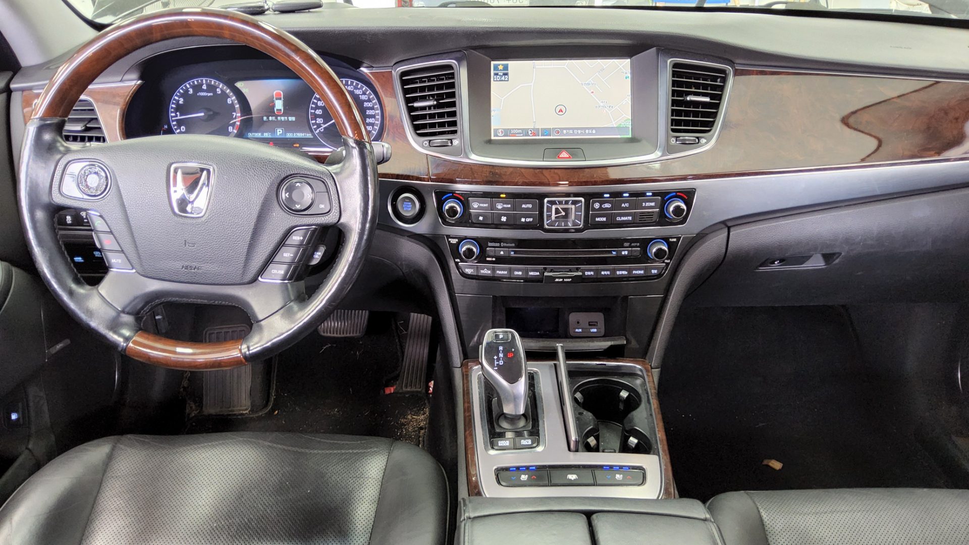 2013 - hyundai equus