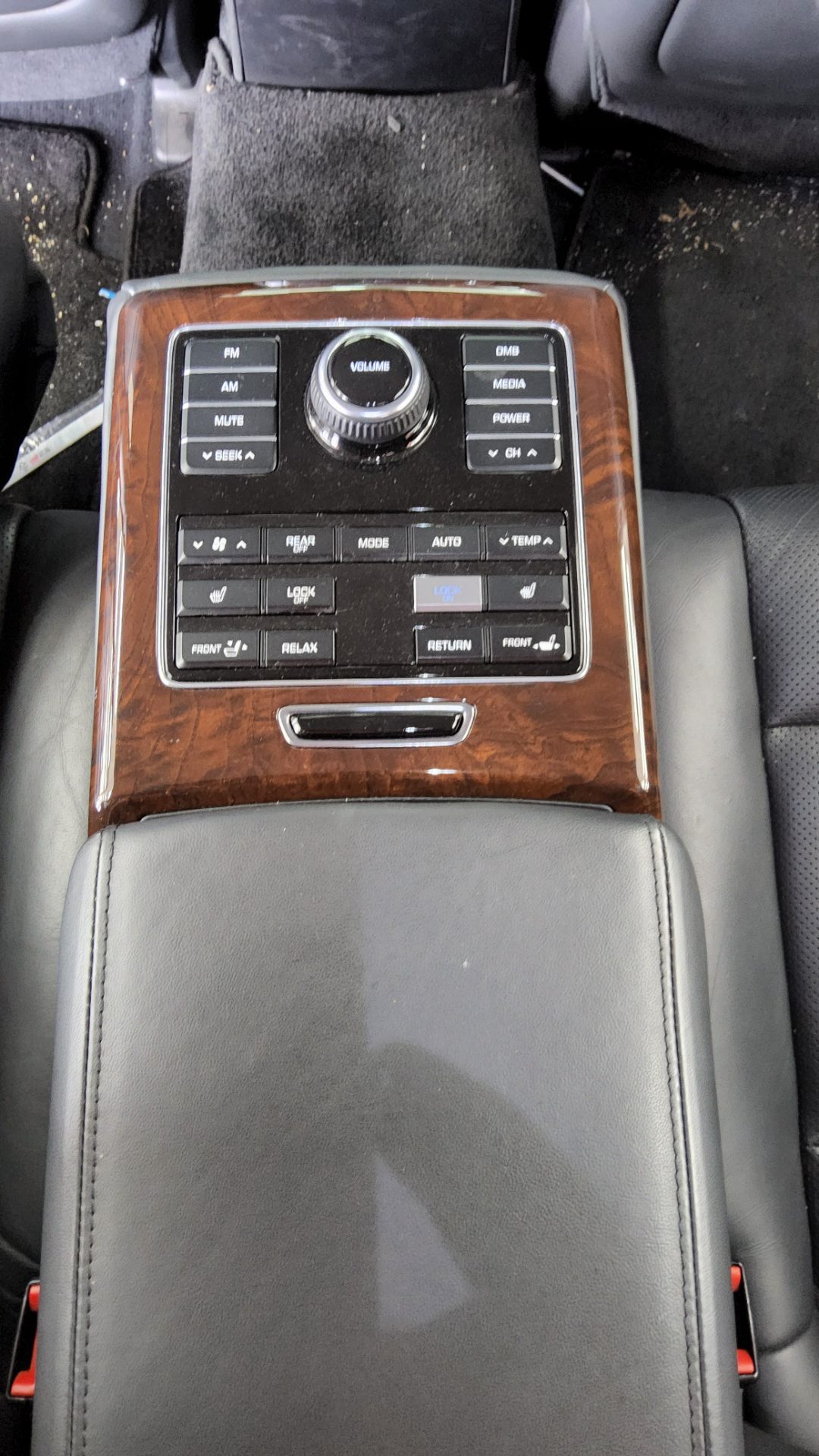 2013 - hyundai equus