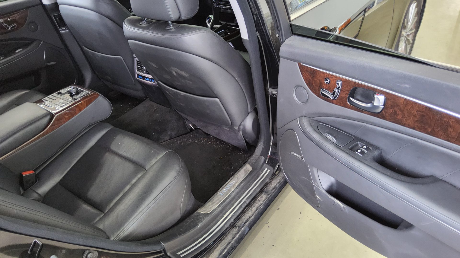 2013 - hyundai equus