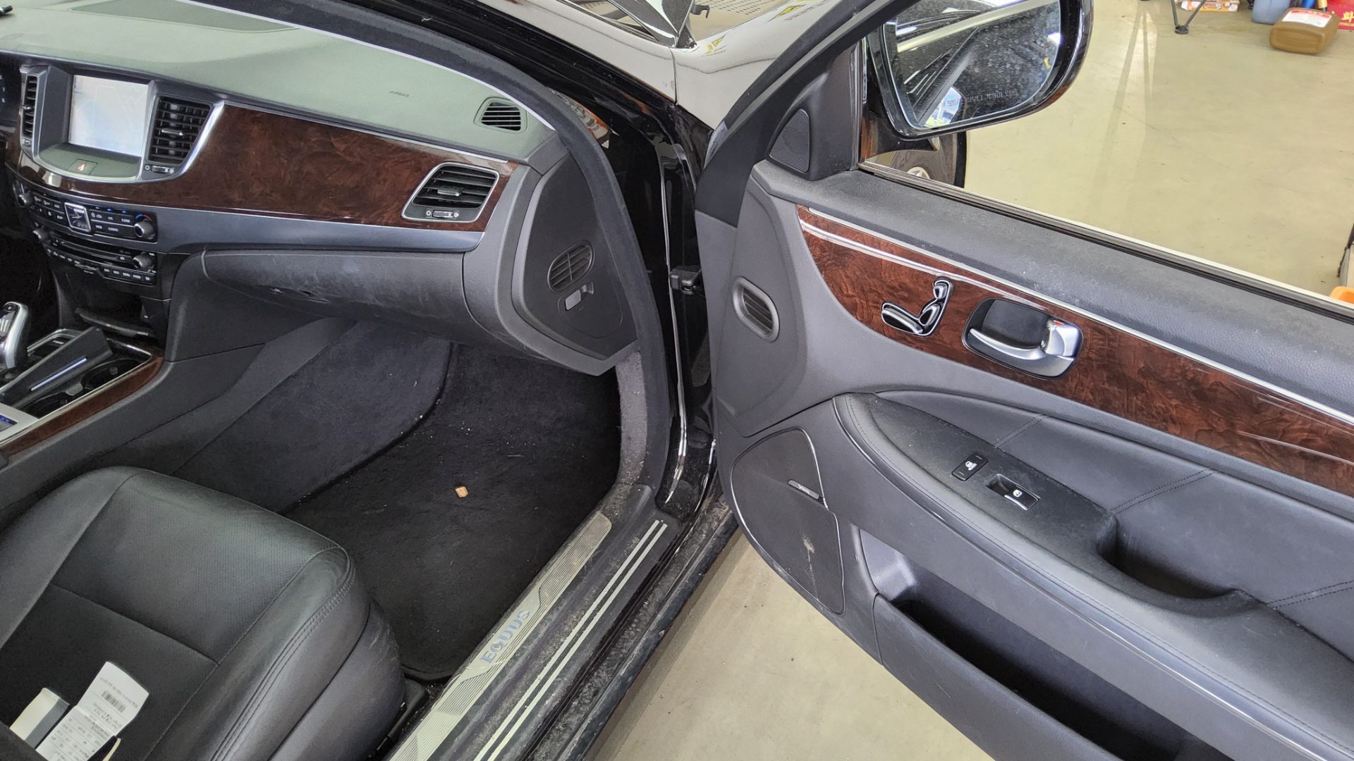 2013 - hyundai equus