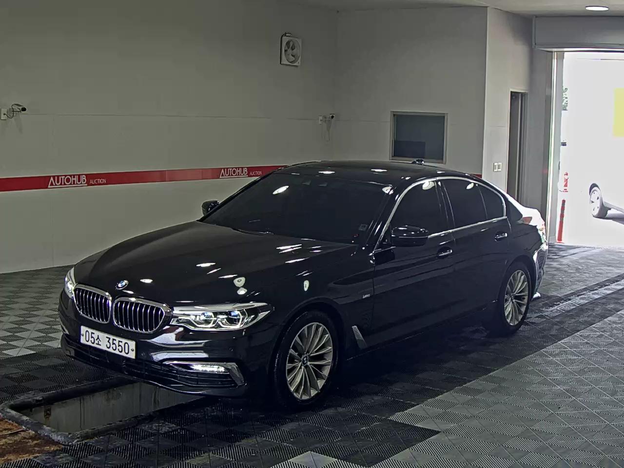 BMW 5 SERIES (7TH GEN) 520d