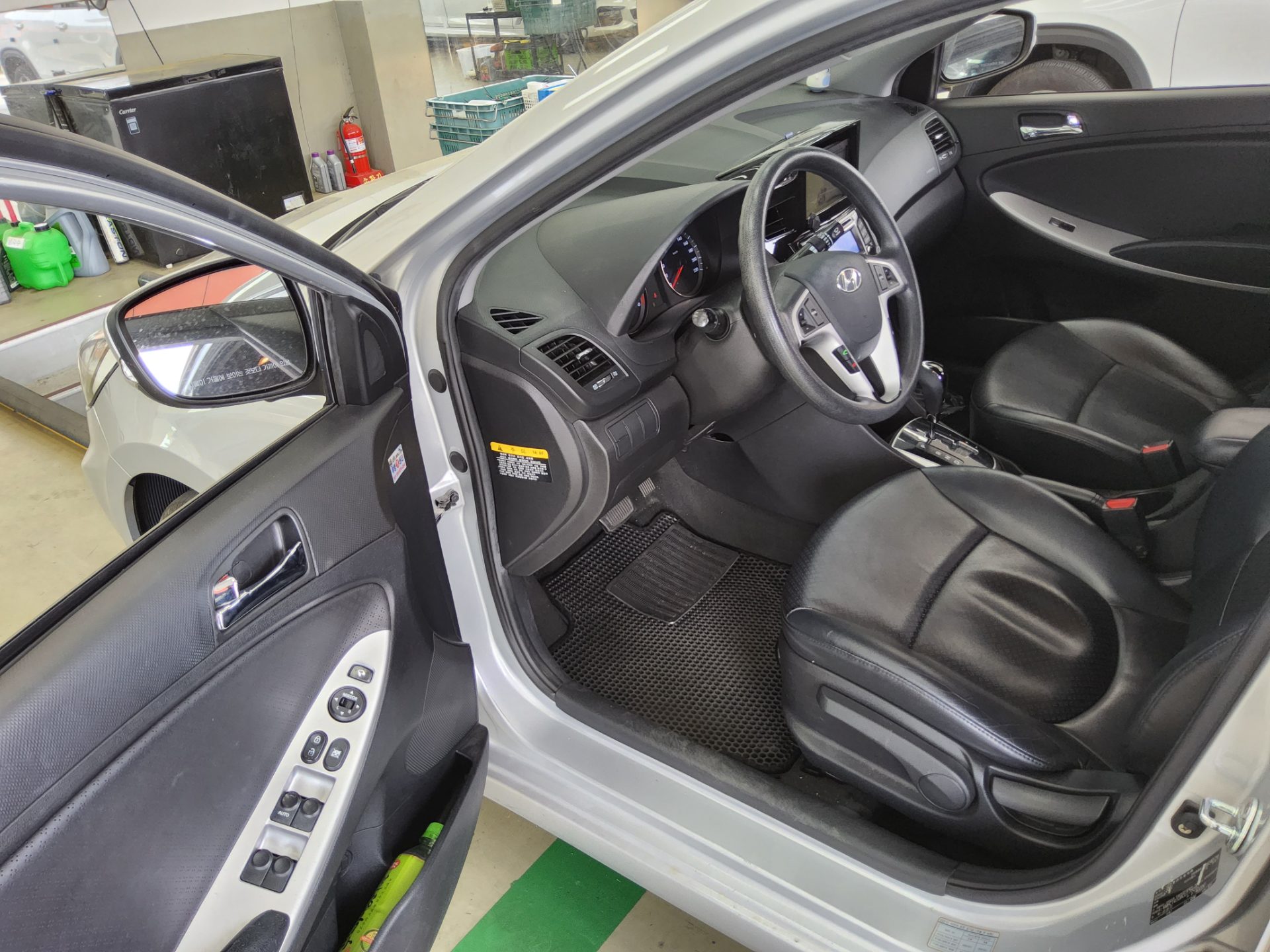 2012 - hyundai accent
