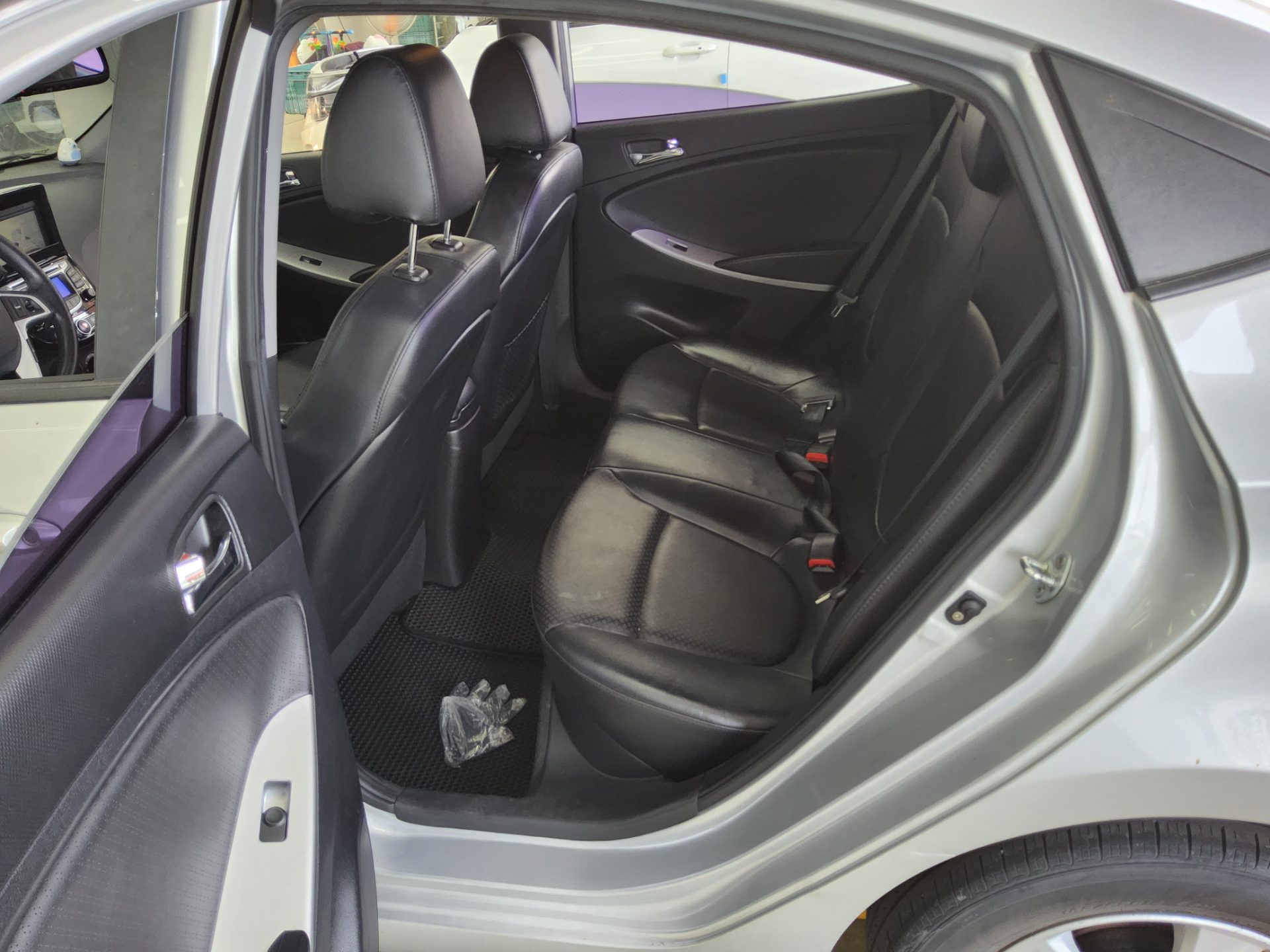 2012 - hyundai accent