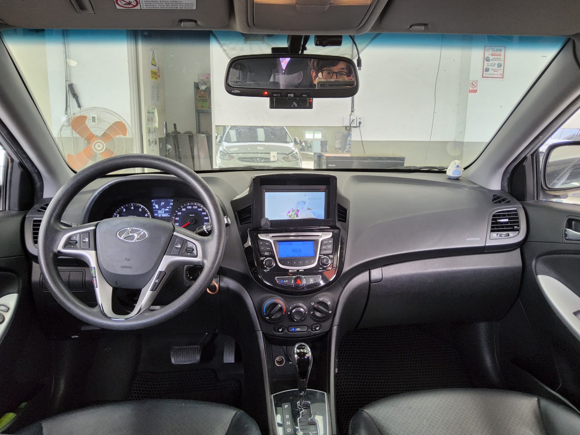2012 - hyundai accent