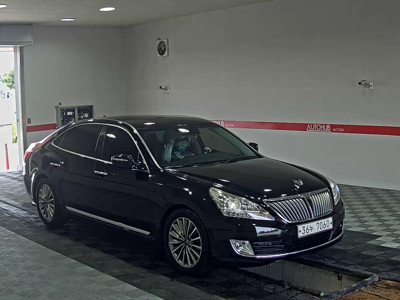 2013 - hyundai equus