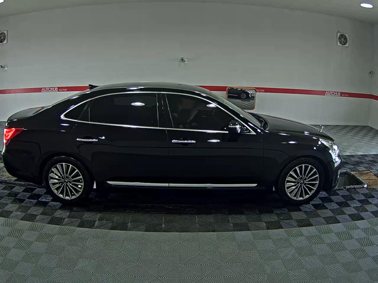 2013 - hyundai equus