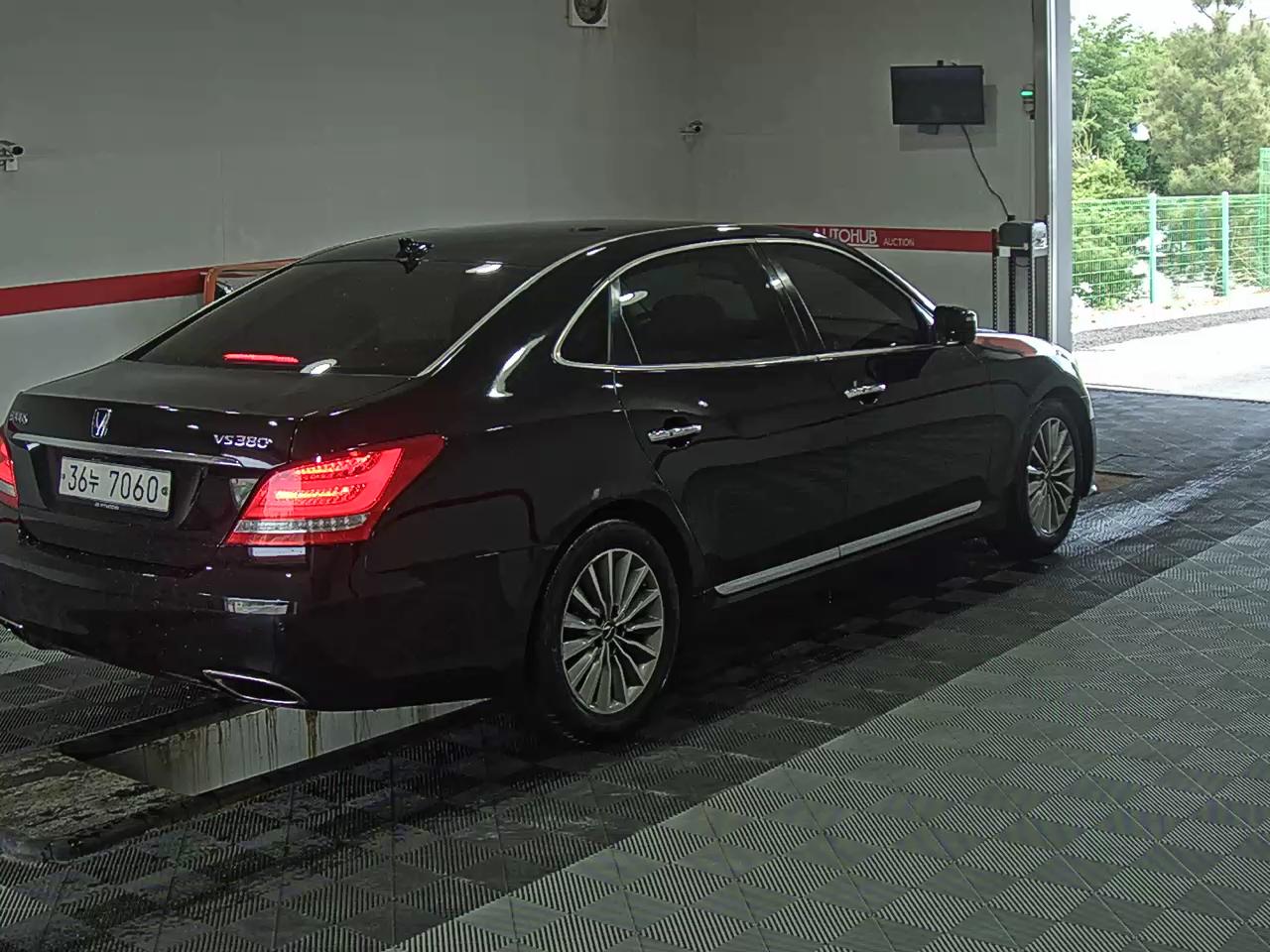 2013 - hyundai equus