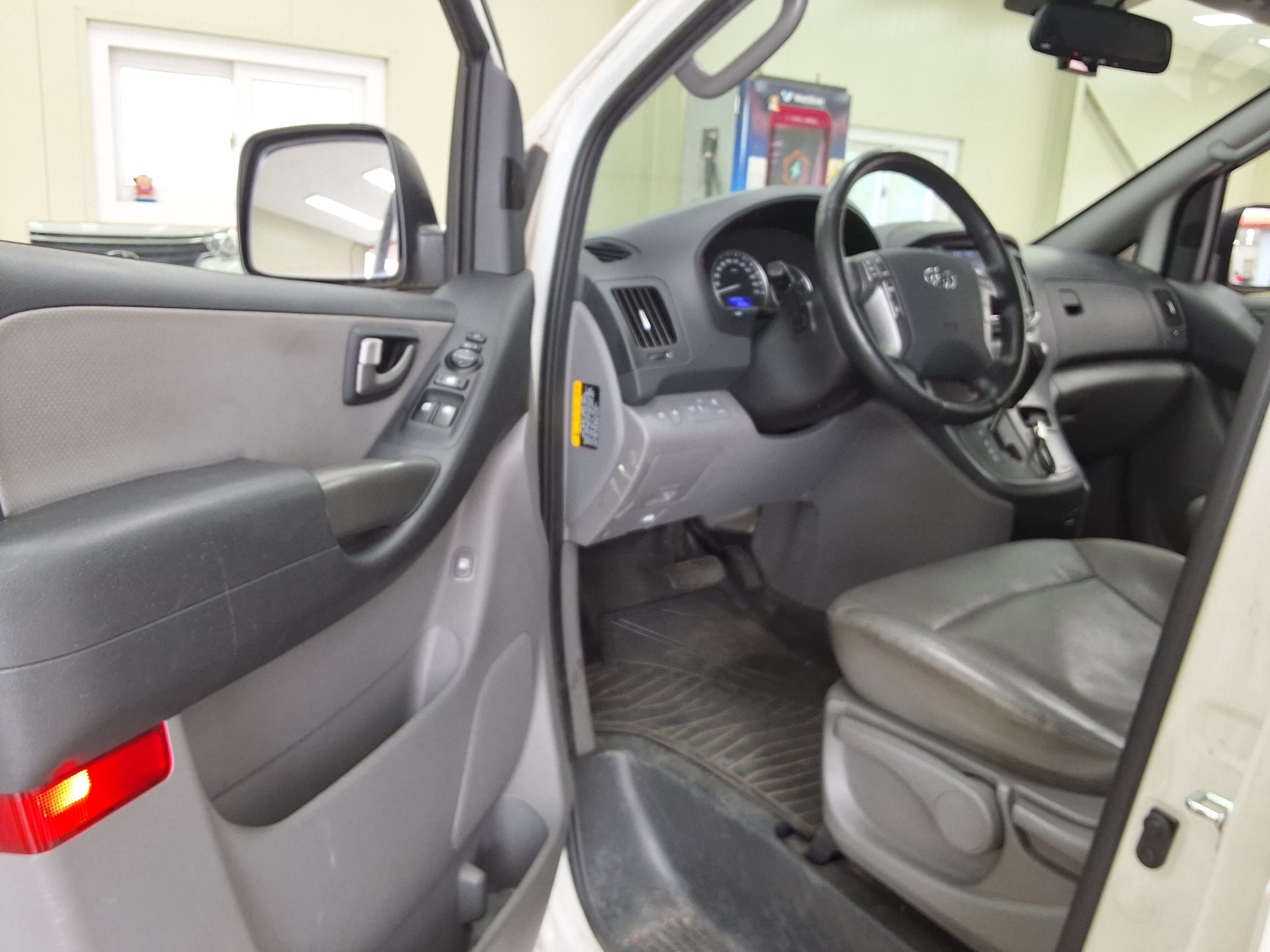 2021 - hyundai grand starex