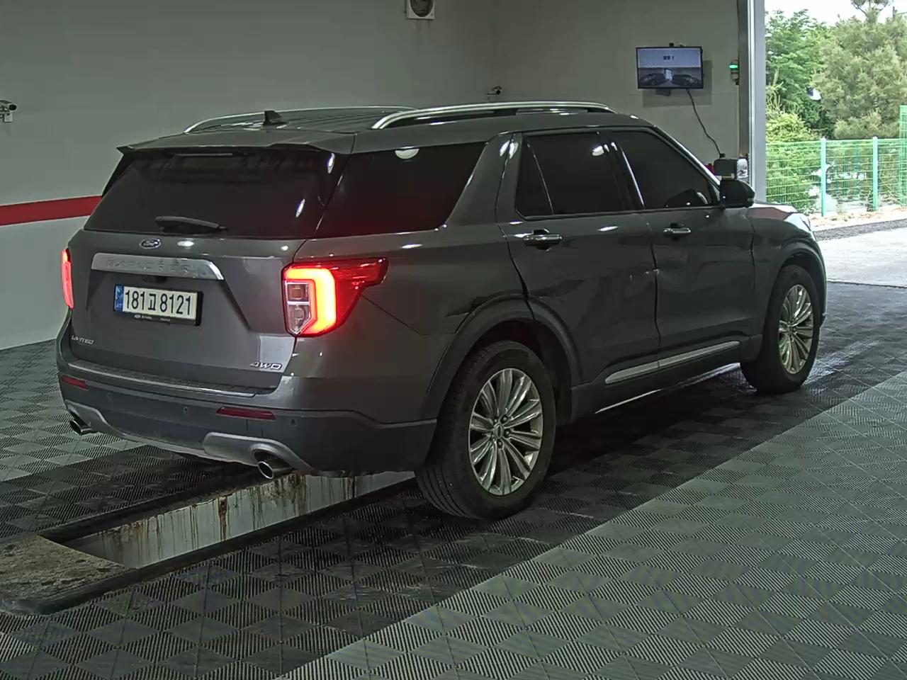 2021 - ford explorer