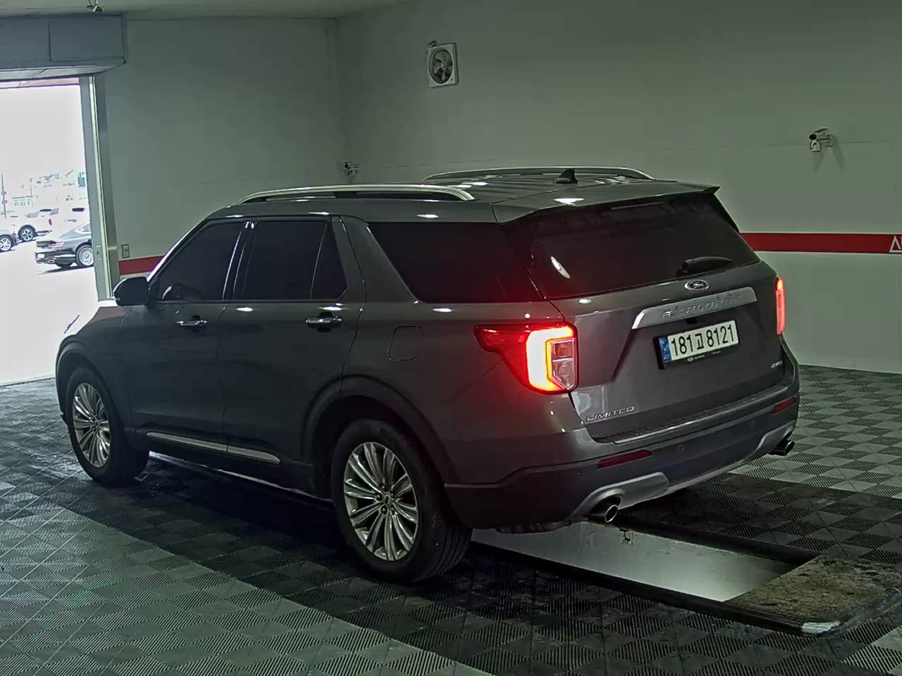 2021 - ford explorer