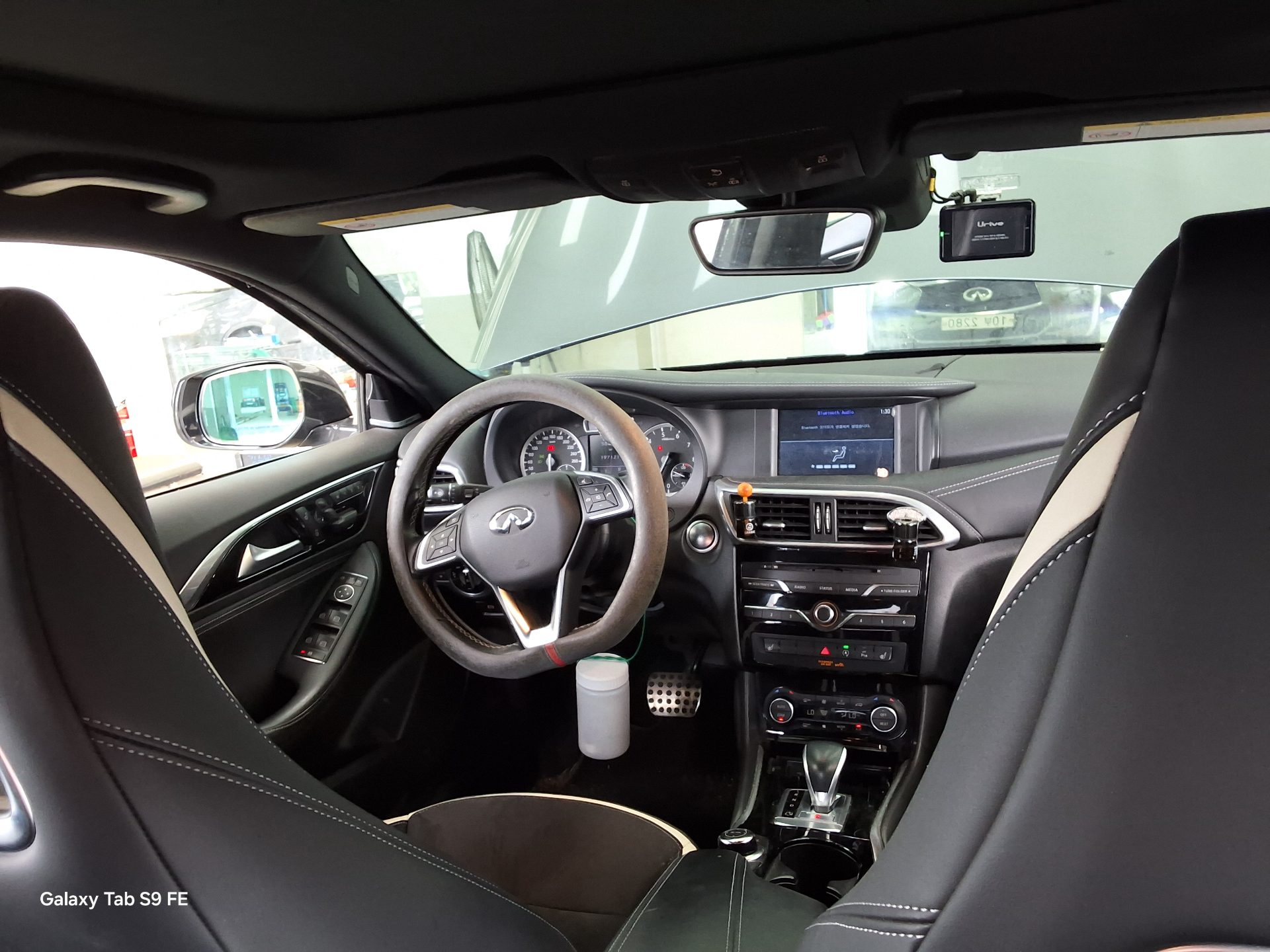 2017 - infiniti q30