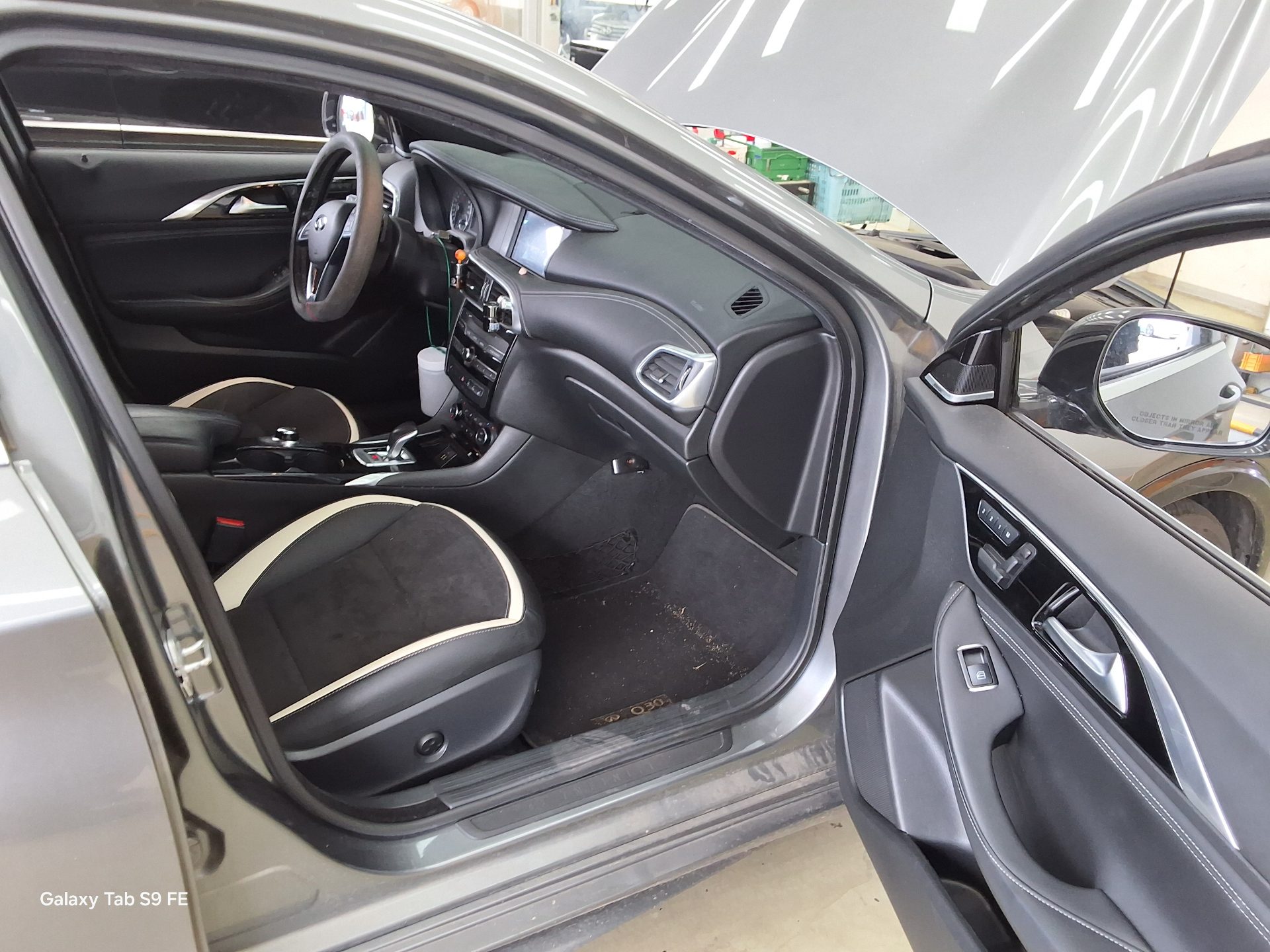 2017 - infiniti q30