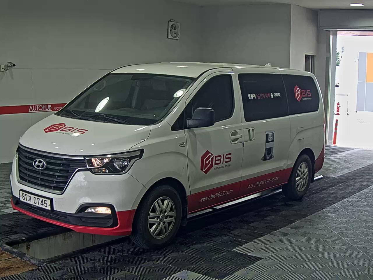 HYUNDAI GRAND STAREX