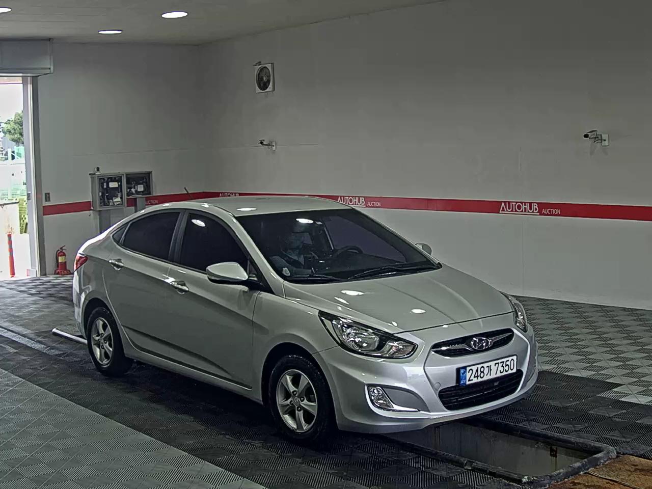 2012 - hyundai accent