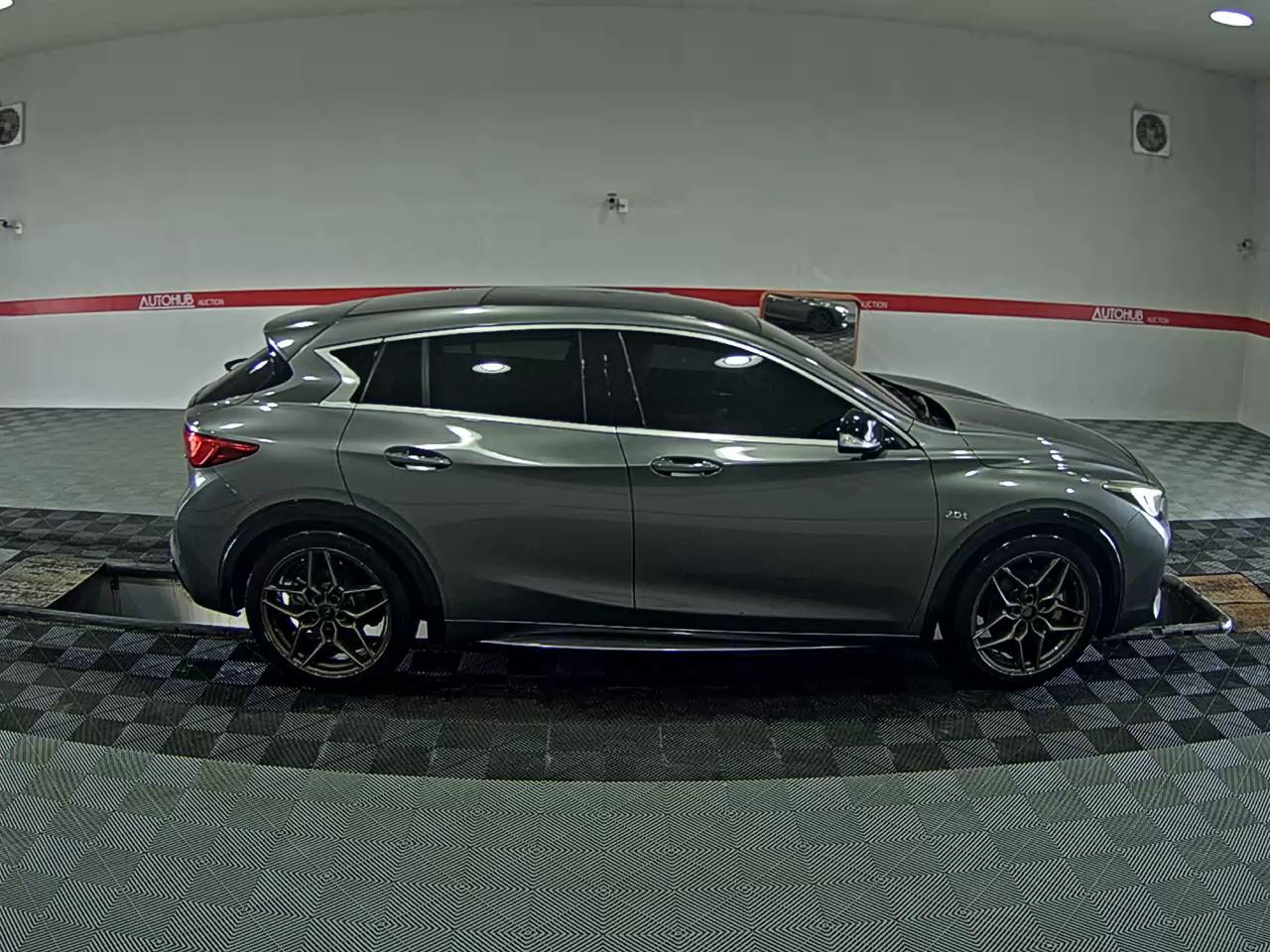 2017 - infiniti q30