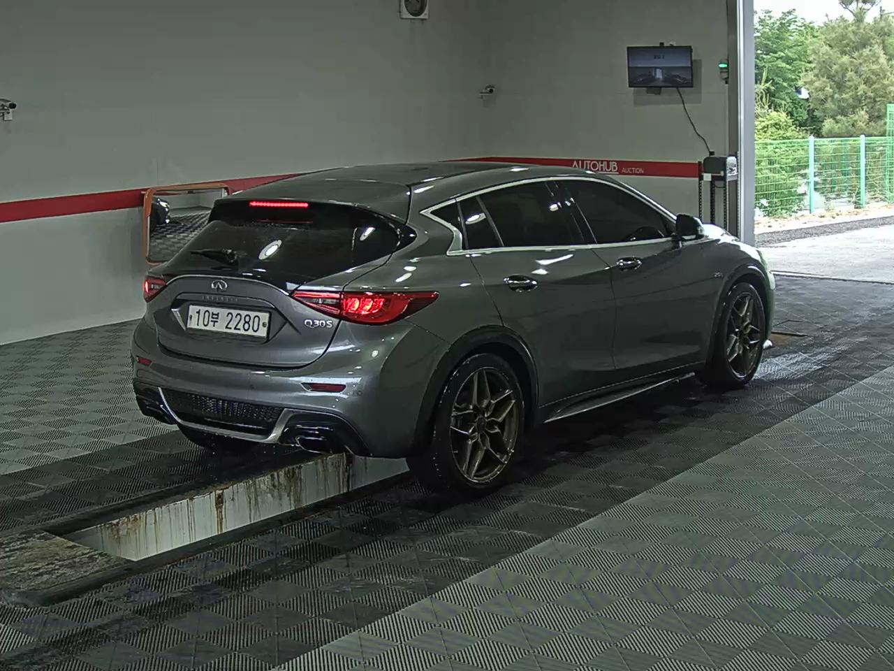 2017 - infiniti q30