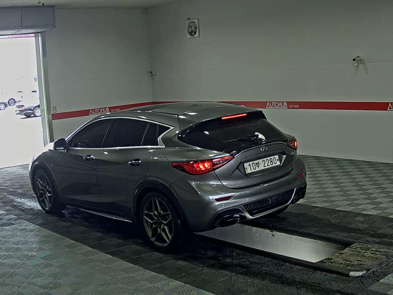 2017 - infiniti q30