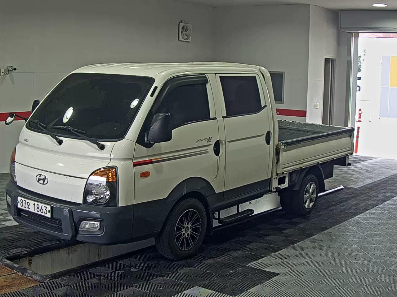HYUNDAI PORTER II DOUBLE CAB EXTRA WHEELBASE GOLD