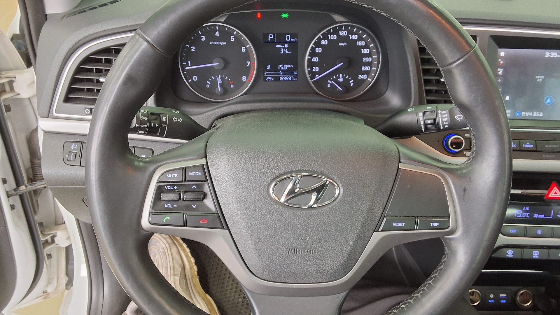 2017 - hyundai avante