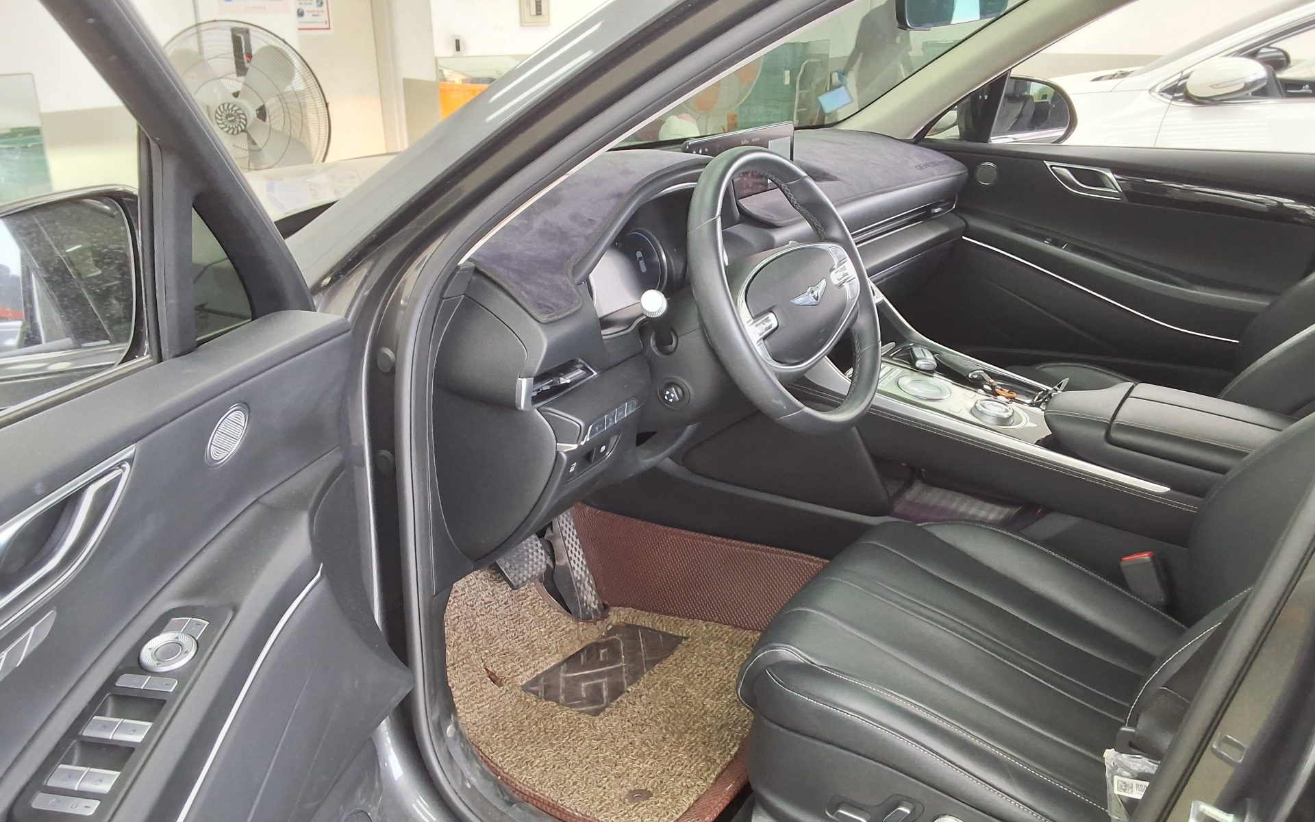 2021 - genesis gv80