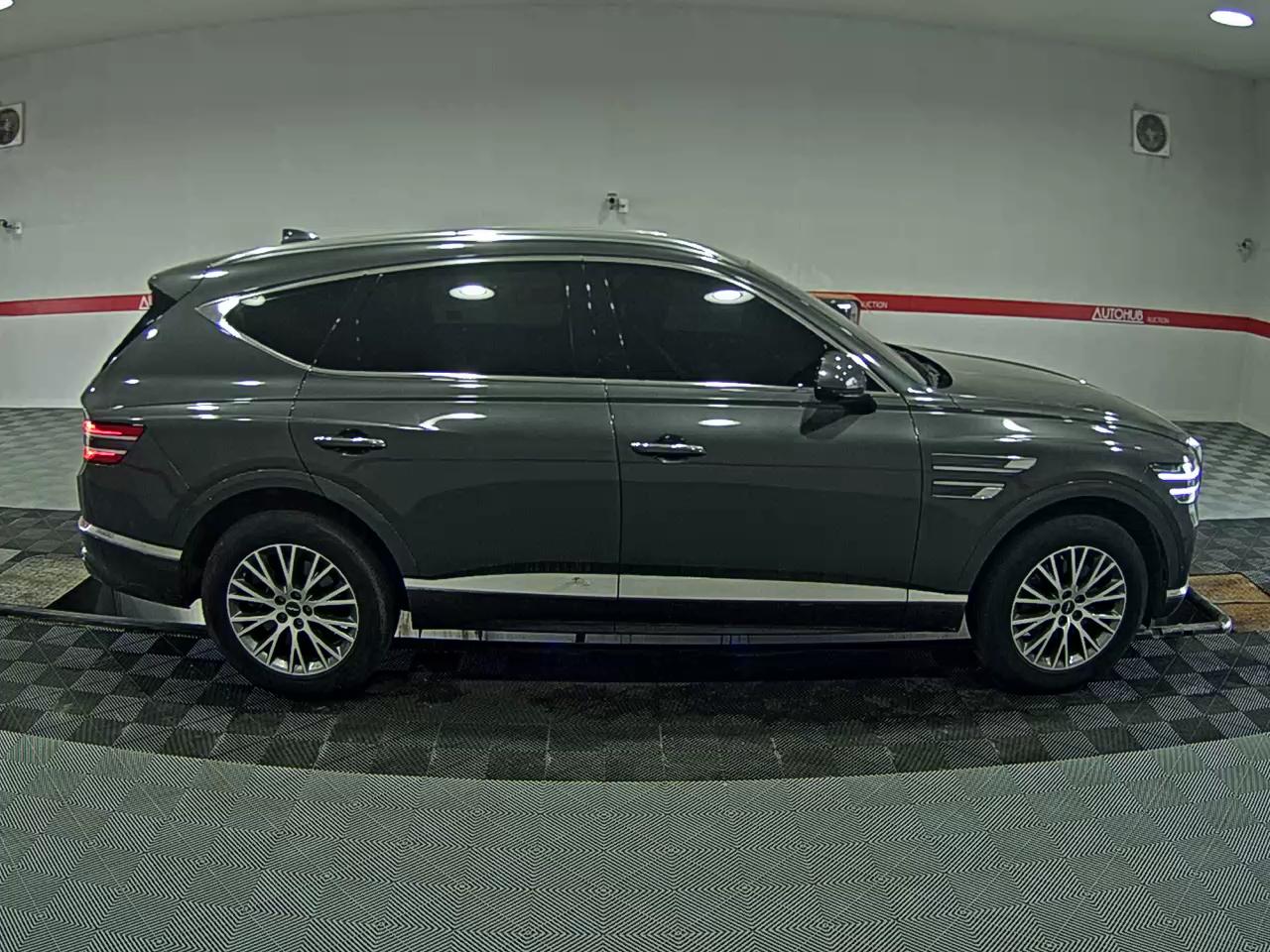 2021 - genesis gv80