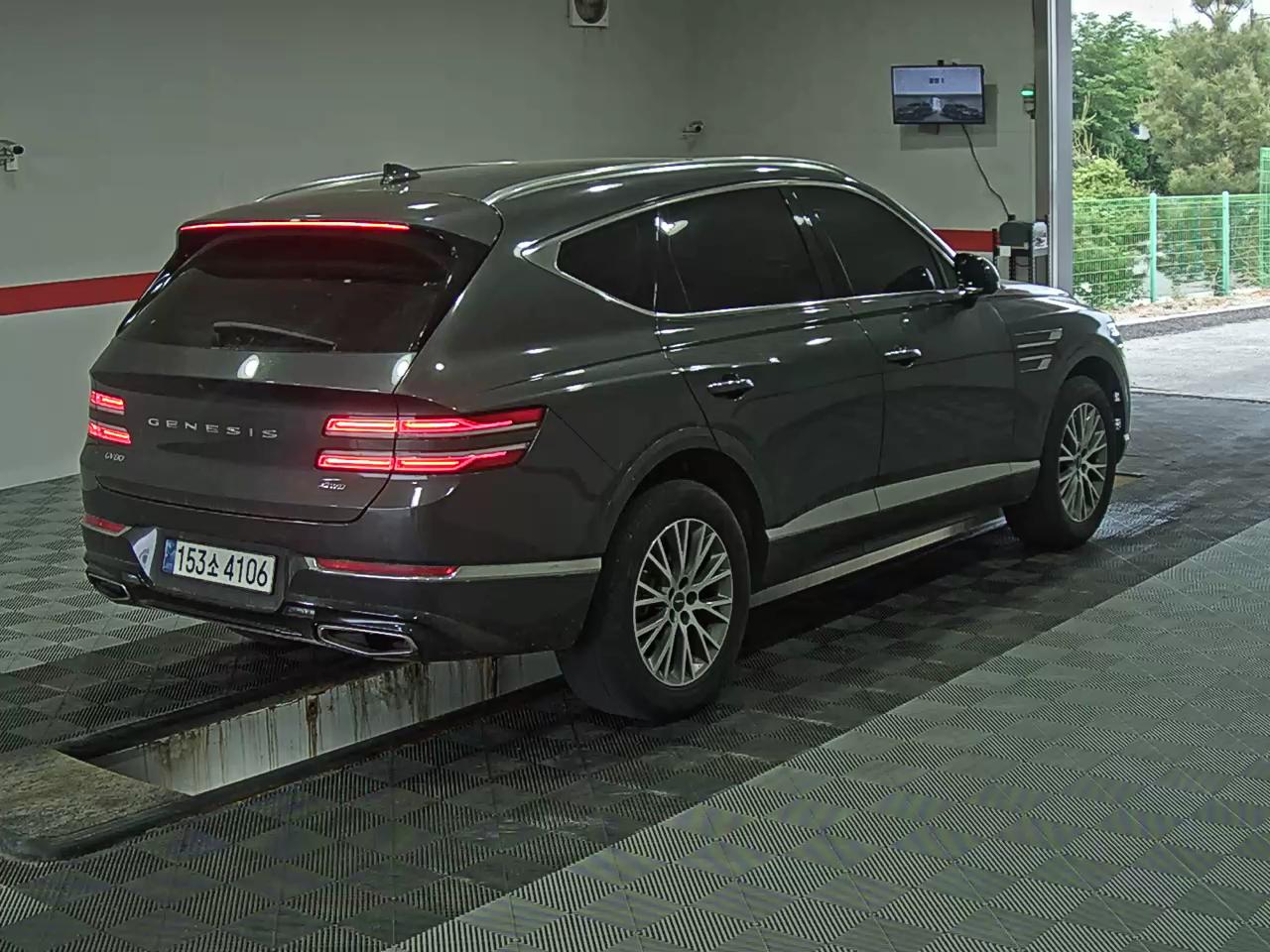 2021 - genesis gv80