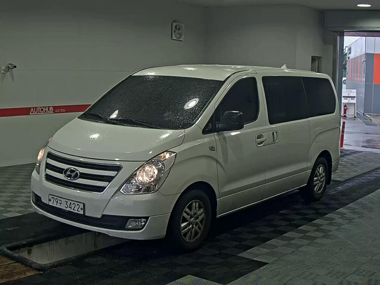 HYUNDAI GRAND STAREX