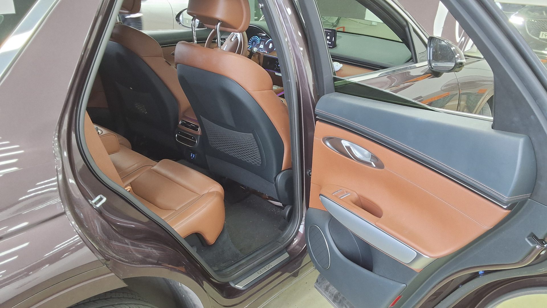 2021 - genesis gv70