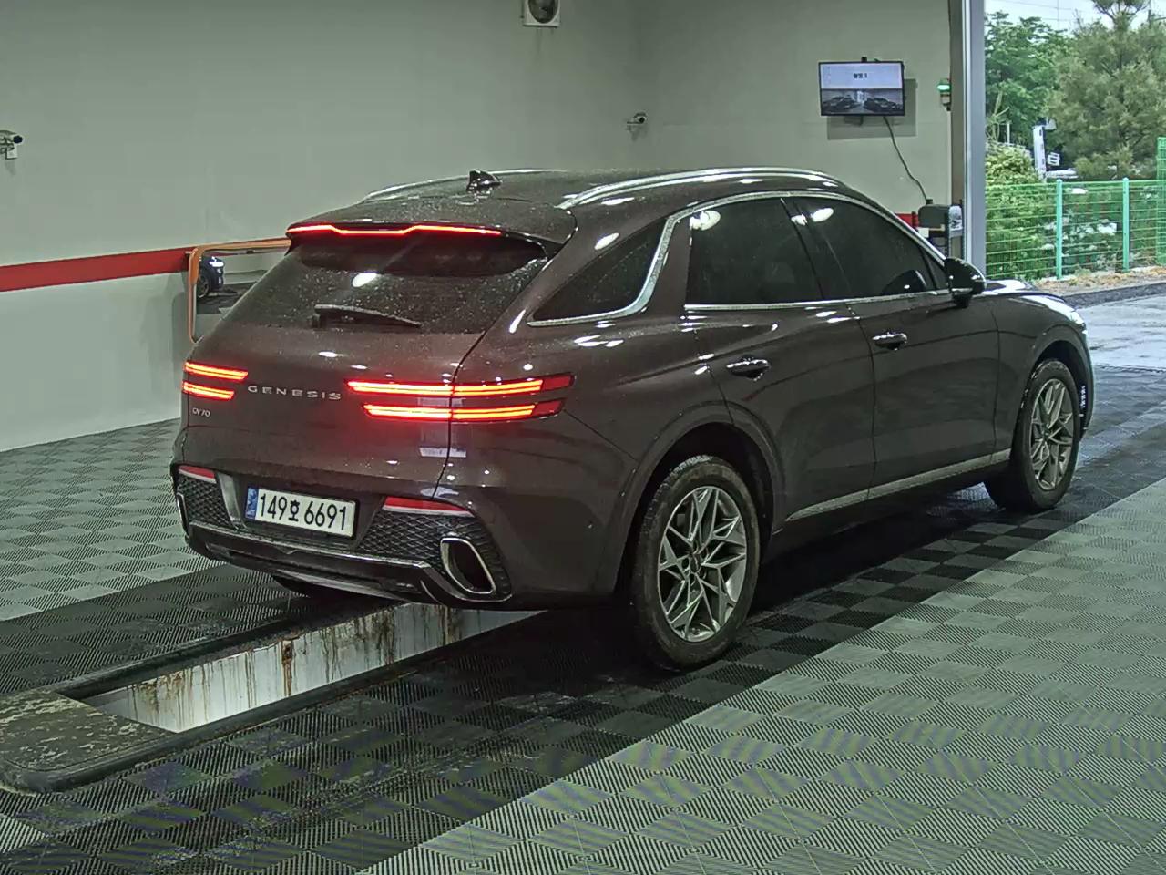2021 - genesis gv70