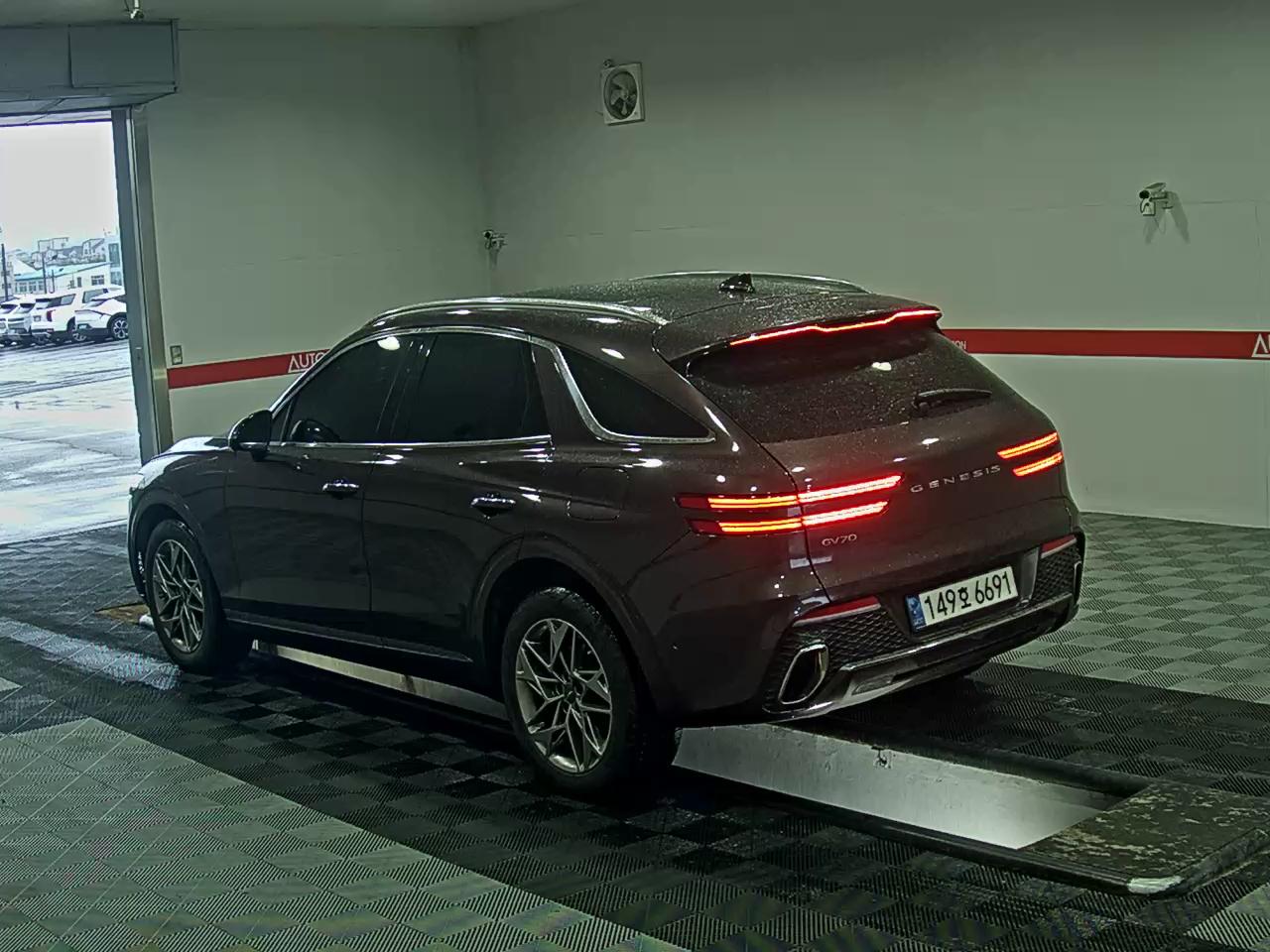 2021 - genesis gv70