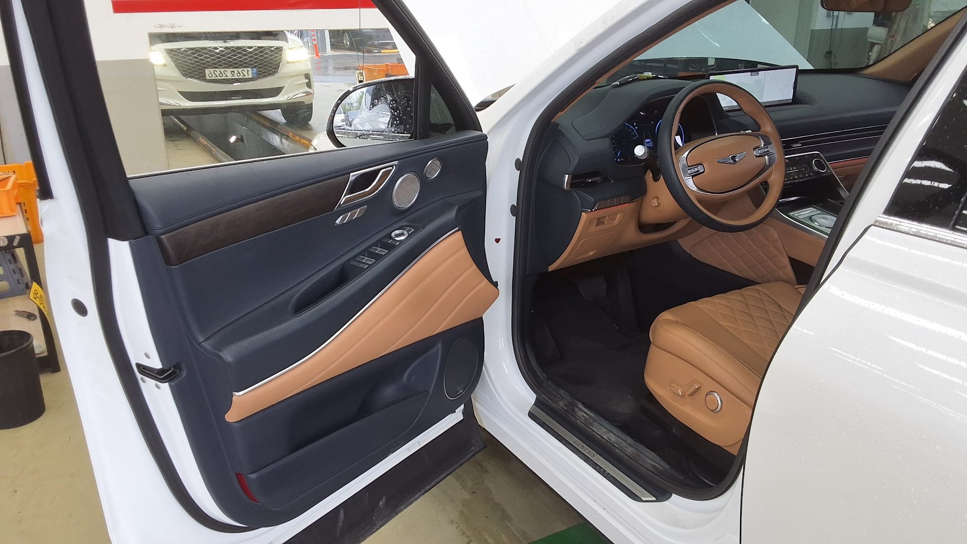 2021 - genesis gv80